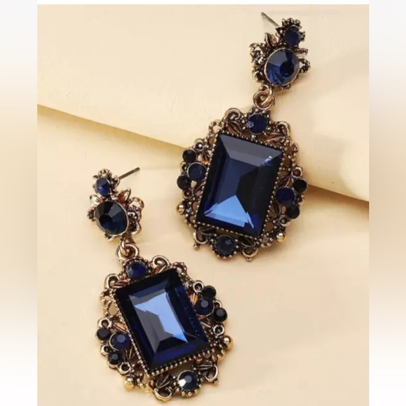 SAPPHIRE BLUE SIMULATED GEMSTONE ANTIQUE GOLD TONE DANGLE DROP EARRINGS - Picture 3 of 8